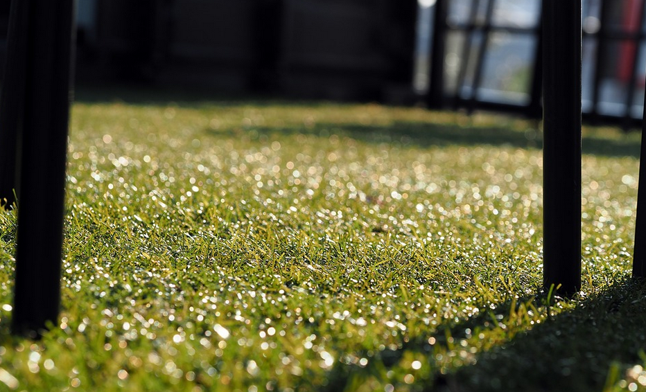 artificial grass with lawn chair